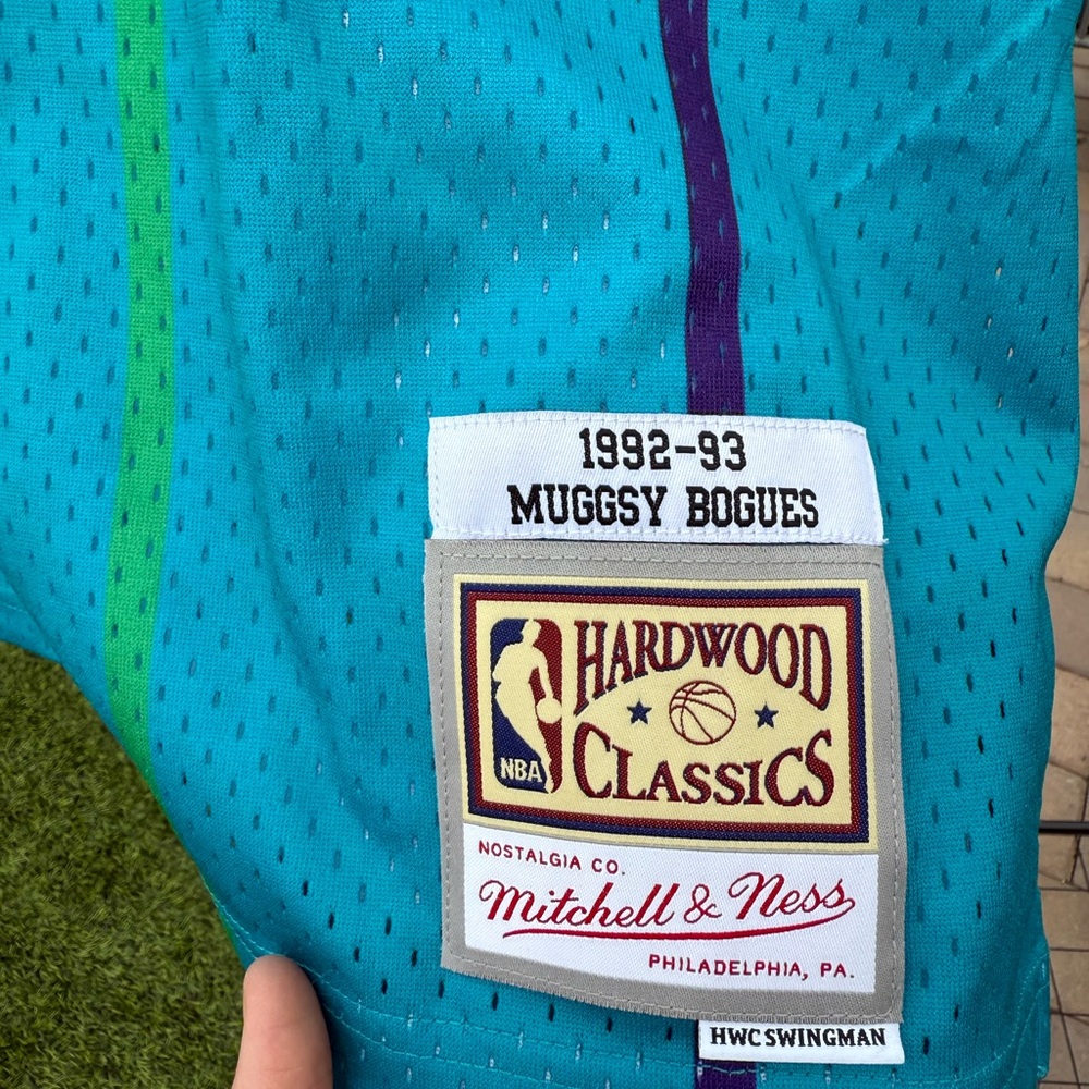 Muggsy Bogues Charlotte Hornets NBA Basketball Jersey. Mitchell & Ness. - Picture 3 of 4